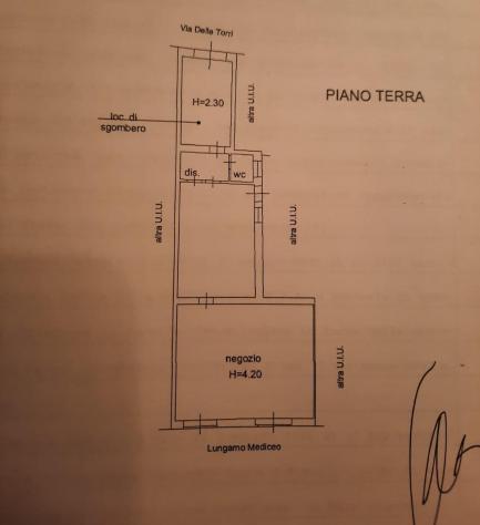 negozio in vendita a Pisa in zona Lungarni