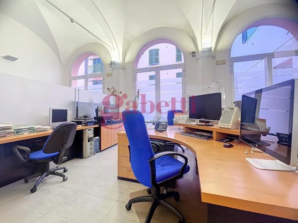 locale commerciale in vendita a Pisa in zona Centro Storico