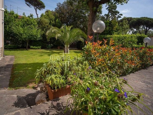 casa indipendente in vendita a Pisa in zona Tirrenia