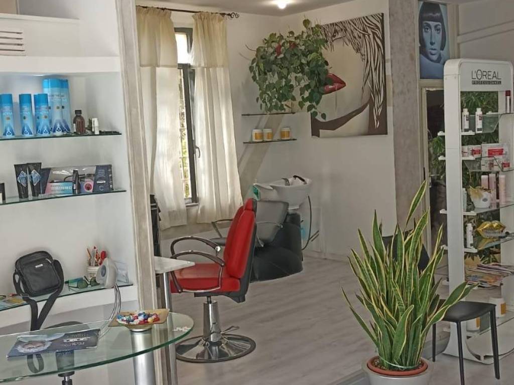 negozio in vendita a Pisa in zona Porta a Lucca