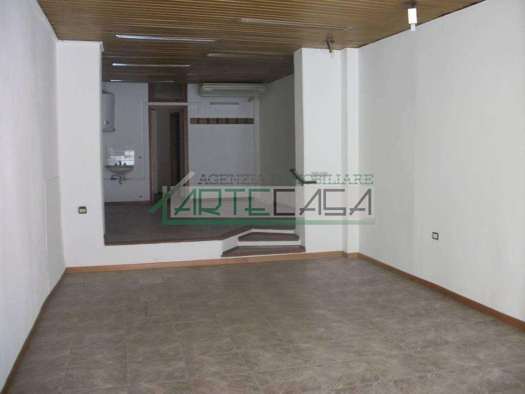 locale commerciale in vendita a Pisa in zona Riglione