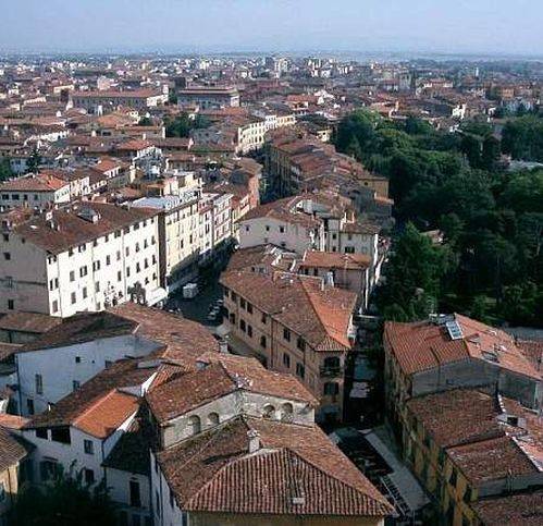 locale commerciale in vendita a Pisa in zona Porta a Lucca
