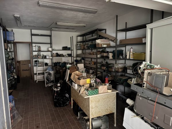 negozio in vendita a Pisa in zona Cisanello