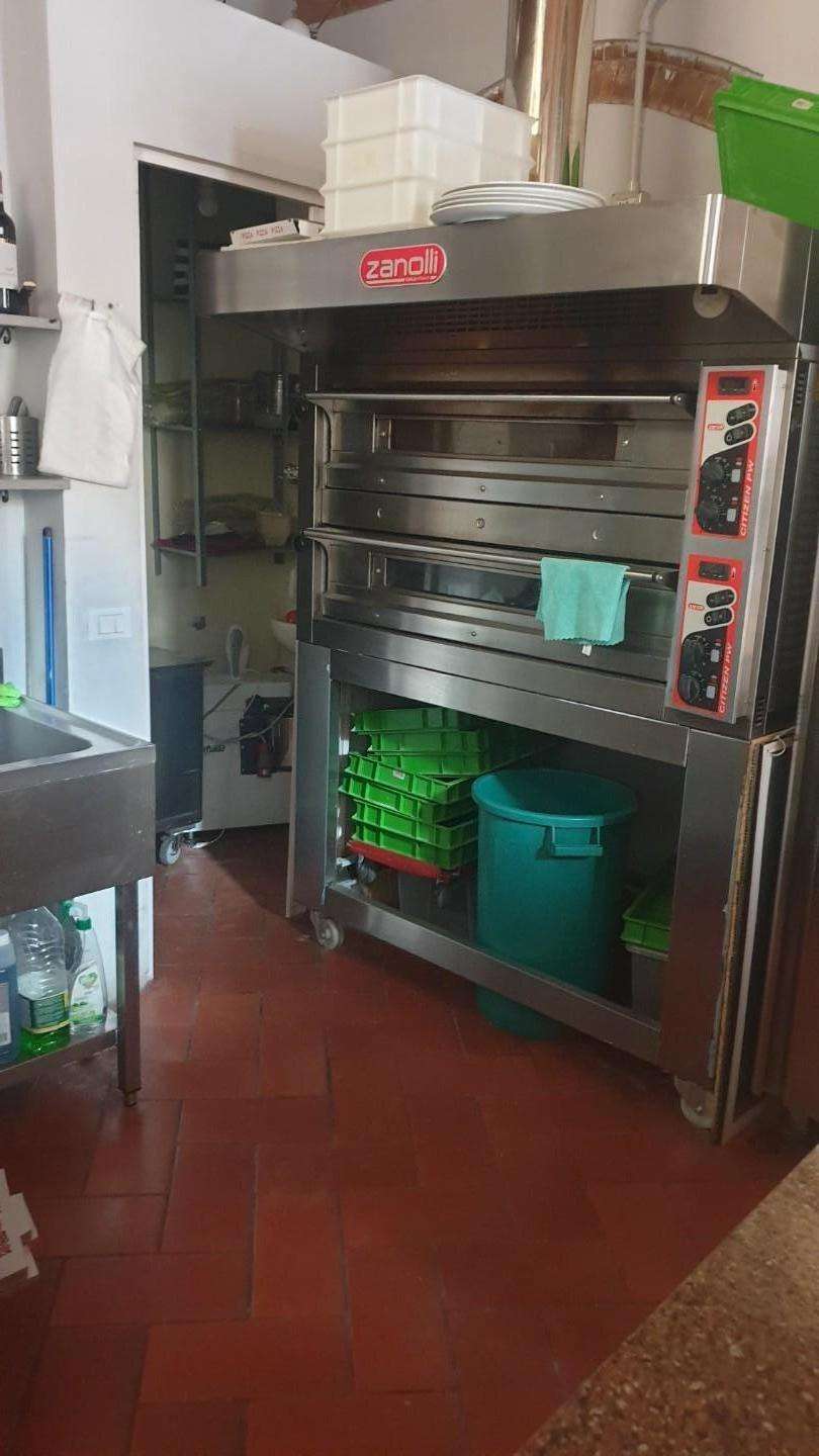 negozio in vendita a Pisa in zona Quartiere San Francesco