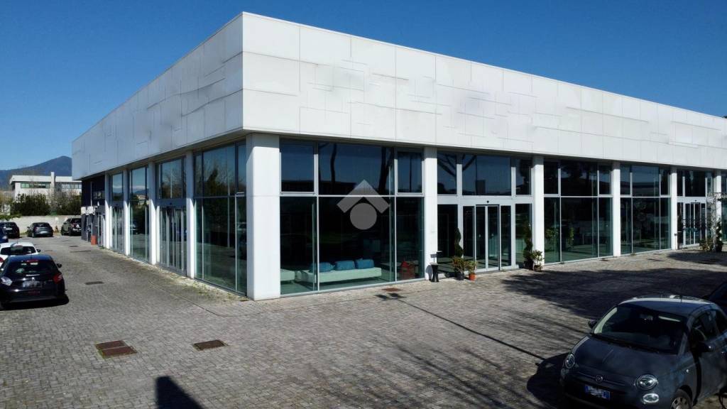 locale commerciale in vendita a Pisa in zona Ospedaletto
