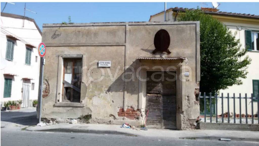 locale di sgombero in vendita a Pisa in zona Barbaricina