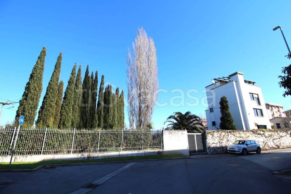casa indipendente in vendita a Pisa in zona Porta a Lucca