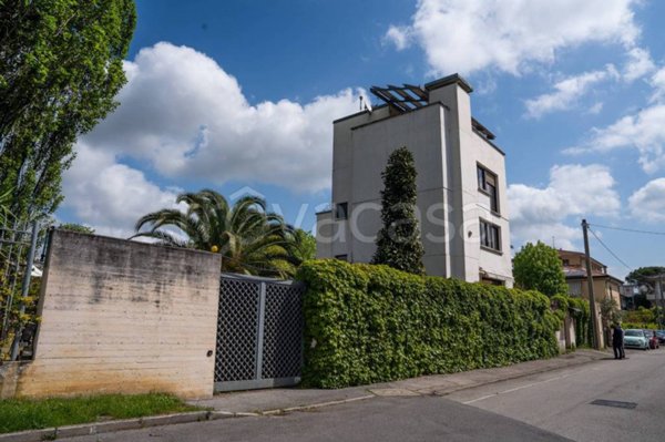 casa indipendente in vendita a Pisa in zona Porta a Lucca