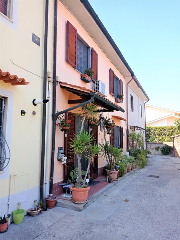 casa indipendente in vendita a Pisa in zona Barbaricina