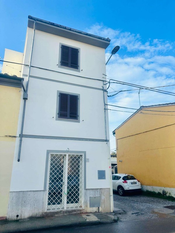 intera palazzina in vendita a Pisa in zona Barbaricina