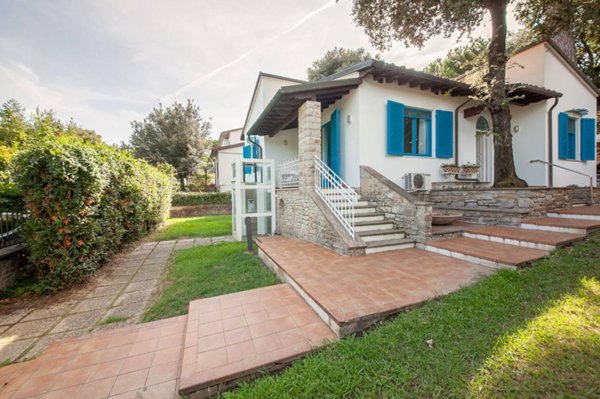 casa indipendente in vendita a Pisa in zona Tirrenia