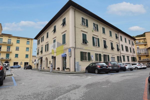 locale commerciale in vendita a Pisa in zona Lungarni