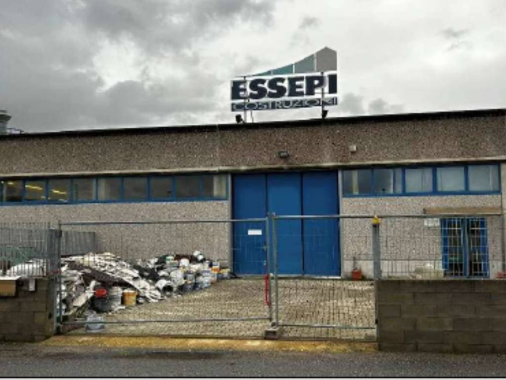locale commerciale in vendita a Pisa in zona Ospedaletto