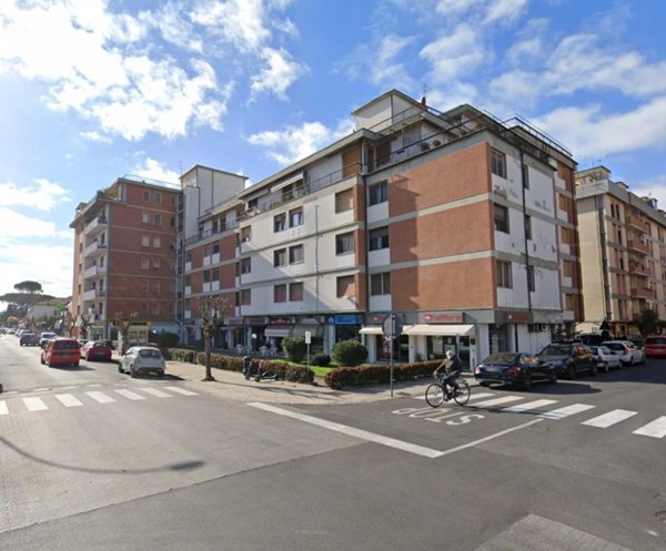 negozio in vendita a Pisa in zona Tribunale