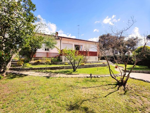 casa indipendente in vendita a Pisa in zona Tirrenia