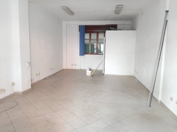 locale commerciale in vendita a Pisa in zona Stazione
