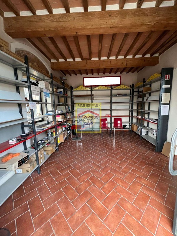 locale commerciale in vendita a Pisa in zona Centro Storico