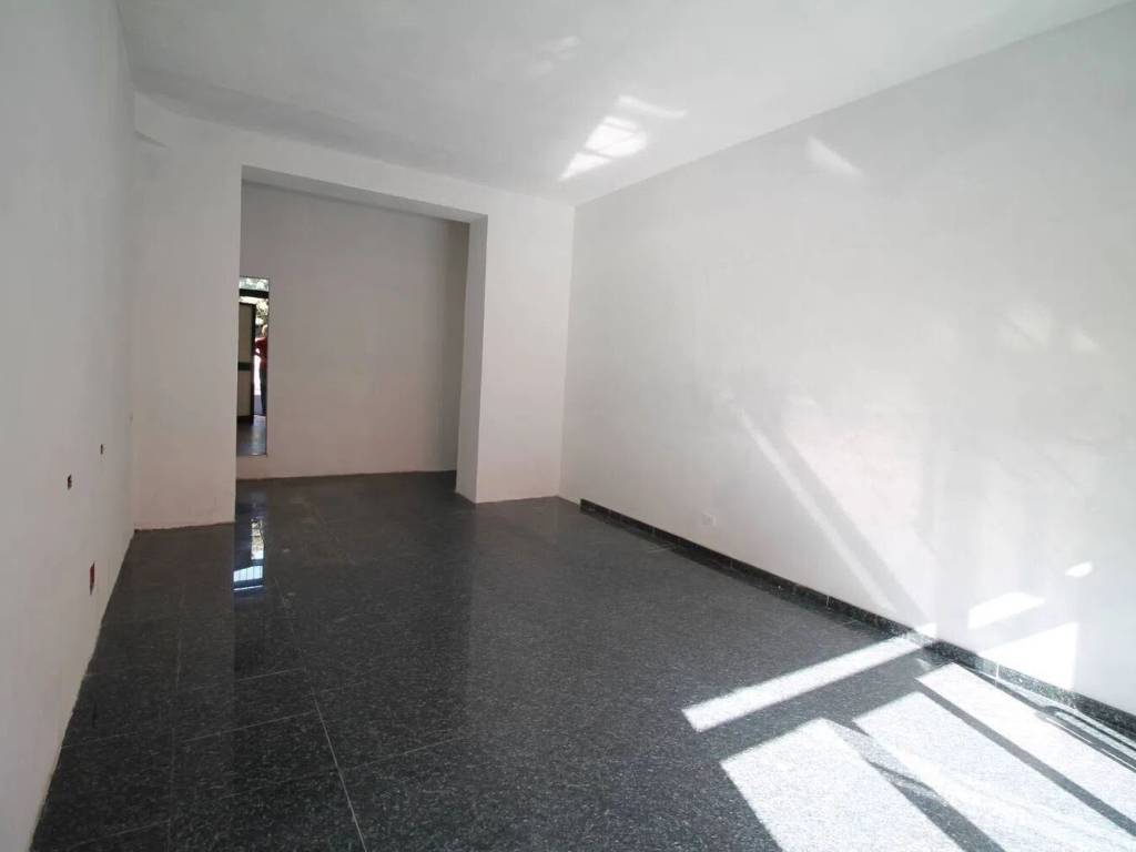 negozio in vendita a Pisa in zona Putignano
