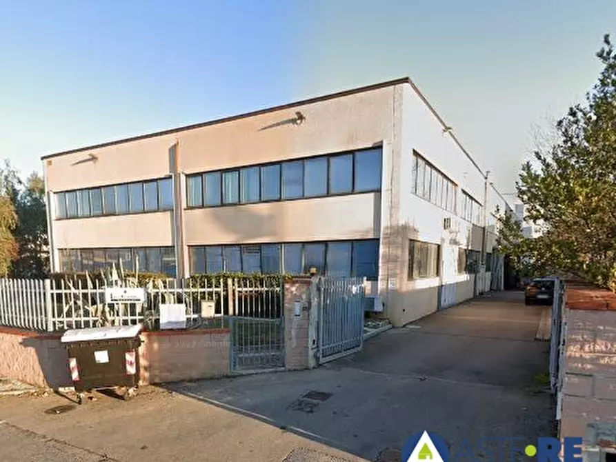 capannone in vendita a Pisa in zona Tribunale