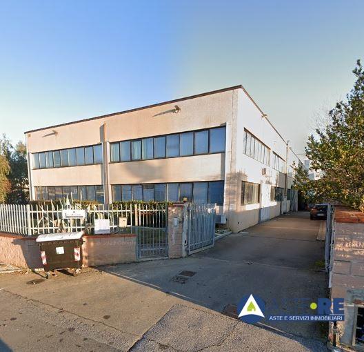 locale commerciale in vendita a Pisa in zona Tribunale
