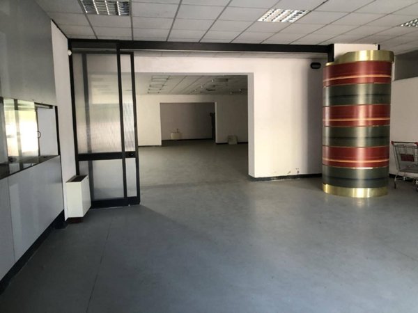 negozio in vendita a Pisa in zona Porta a Lucca