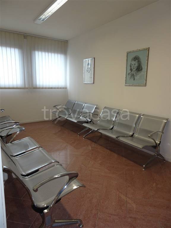 ufficio in vendita a Pisa in zona Porta a Lucca