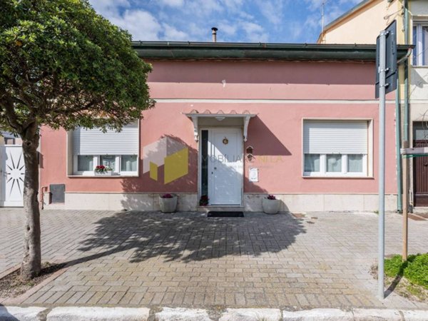 casa indipendente in vendita a Pisa in zona Marina di Pisa