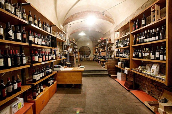 locale commerciale in vendita a Pisa in zona Lungarni