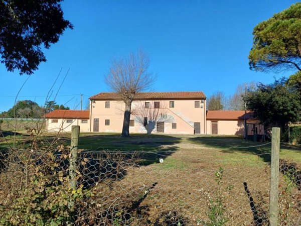 locale di sgombero in vendita a Pisa in zona Marina di Pisa