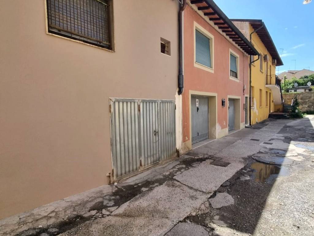 locale commerciale in vendita a Pisa in zona Stazione