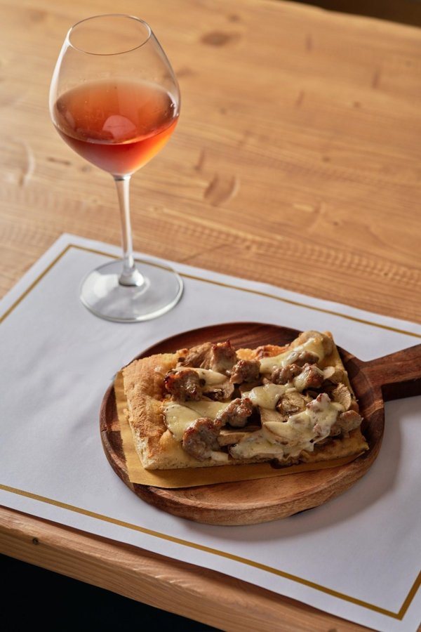 negozio in vendita a Pisa in zona Lungarni