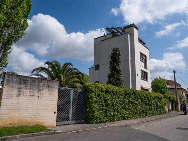 casa indipendente in vendita a Pisa in zona Porta a Lucca