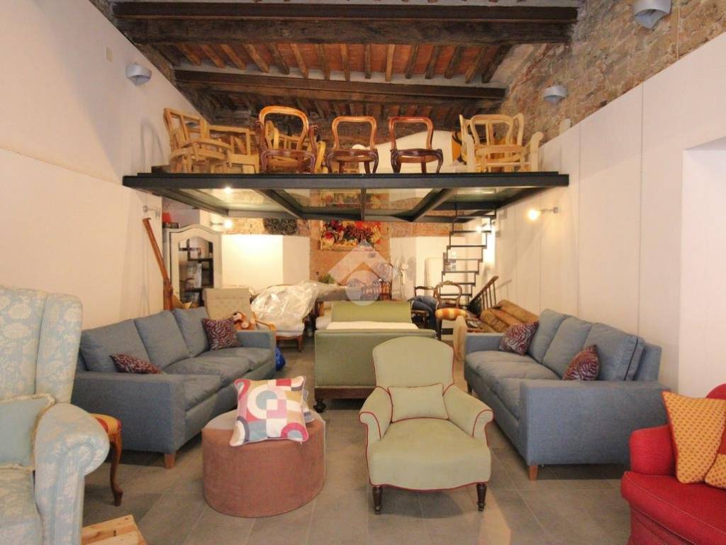 negozio in vendita a Pisa in zona Centro Storico
