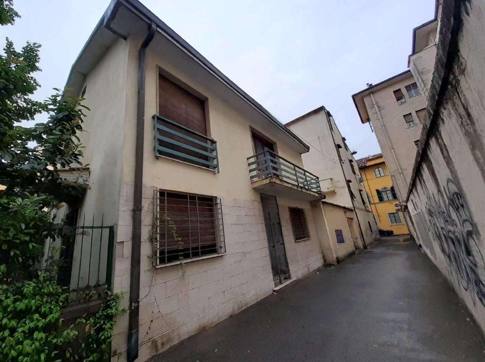 intera palazzina in vendita a Pisa in zona Tribunale
