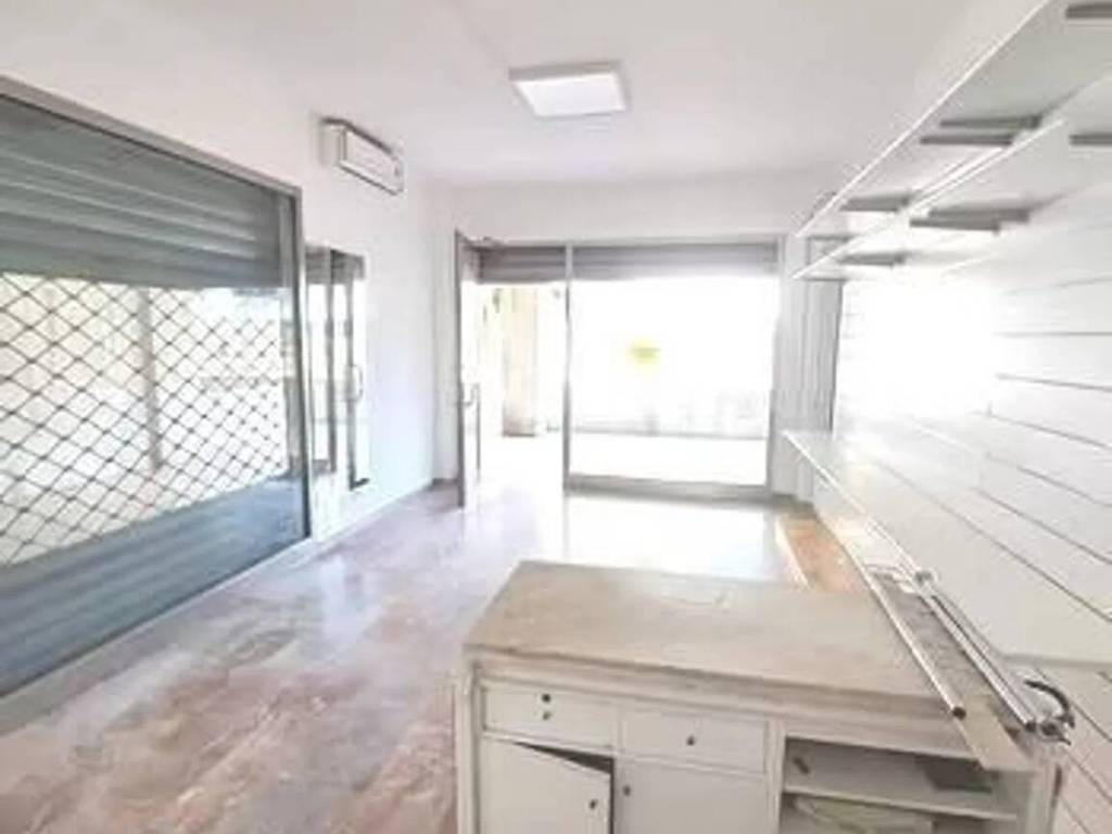 negozio in vendita a Pisa in zona Tirrenia