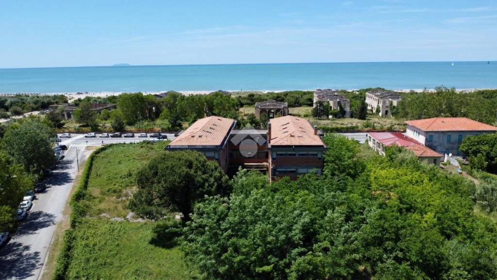 negozio in vendita a Pisa in zona Calambrone