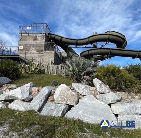 locale commerciale in vendita a Pisa in zona Tribunale