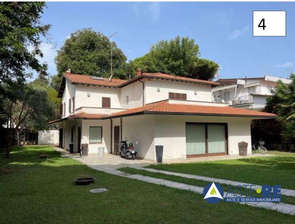 casa indipendente in vendita a Pisa in zona Tirrenia