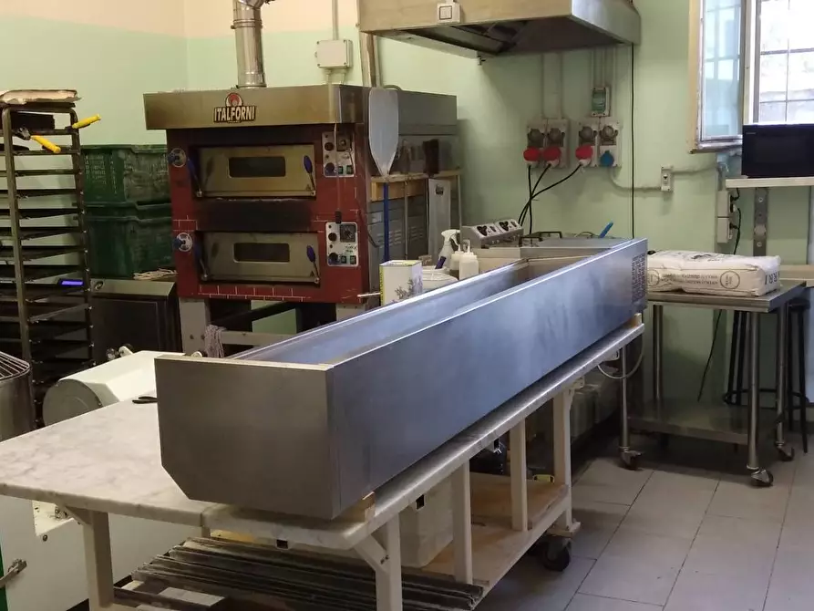 negozio in vendita a Pisa in zona Porta a Mare