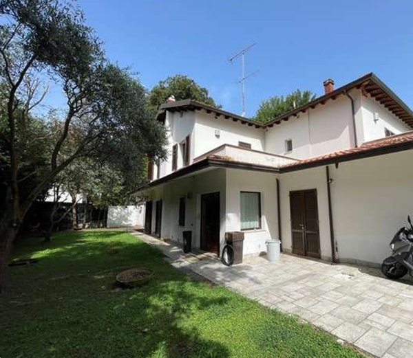 casa indipendente in vendita a Pisa in zona Tirrenia