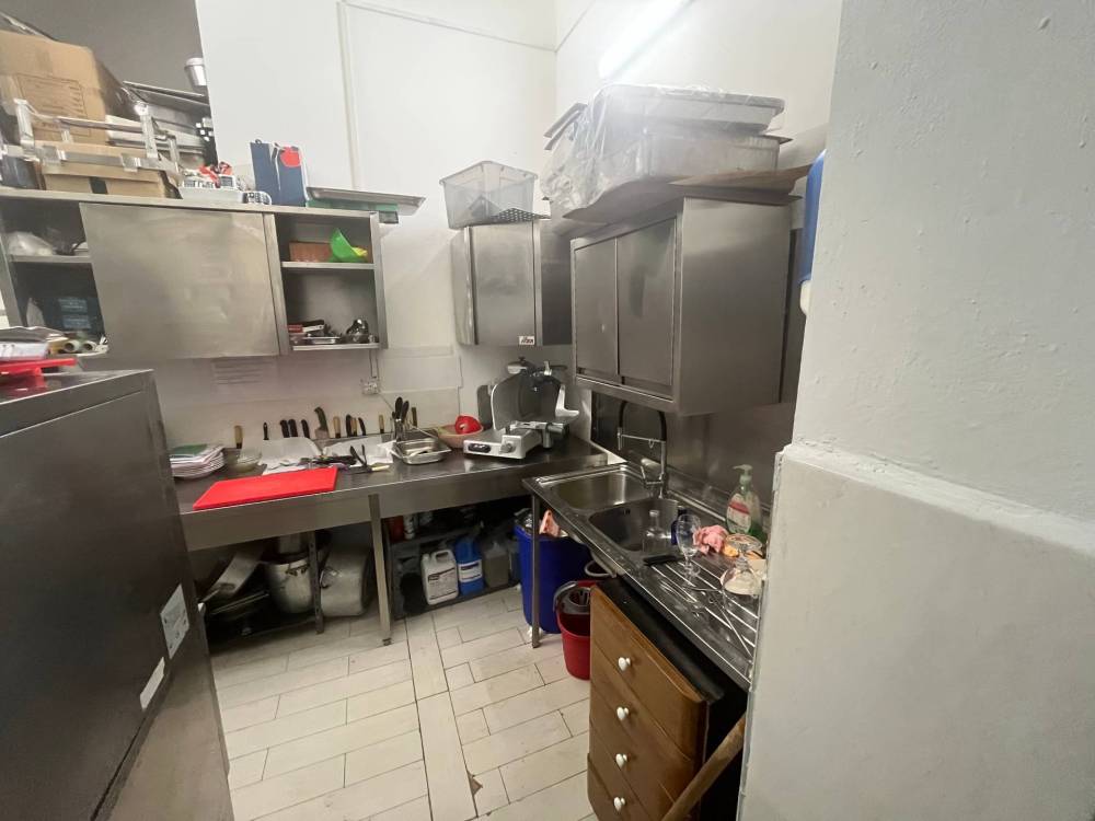 negozio in vendita a Pisa in zona Marina di Pisa