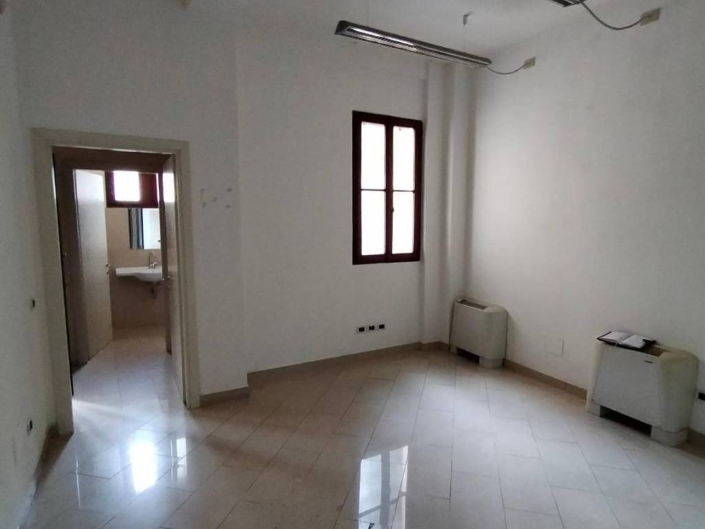 locale commerciale in vendita a Pisa in zona Quartiere San Francesco