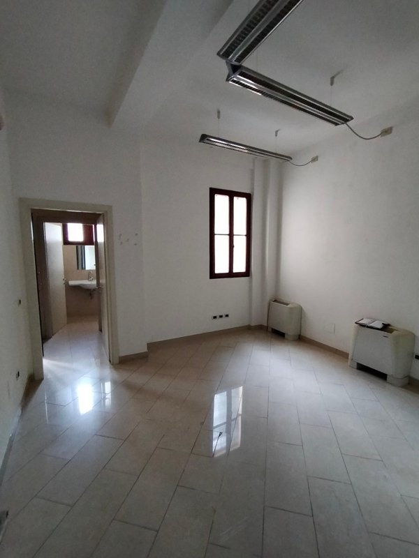 negozio in vendita a Pisa in zona Quartiere San Francesco