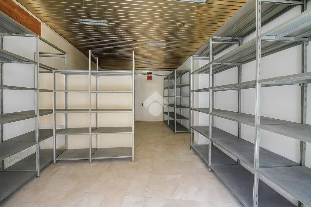 negozio in vendita a Pisa in zona Barbaricina