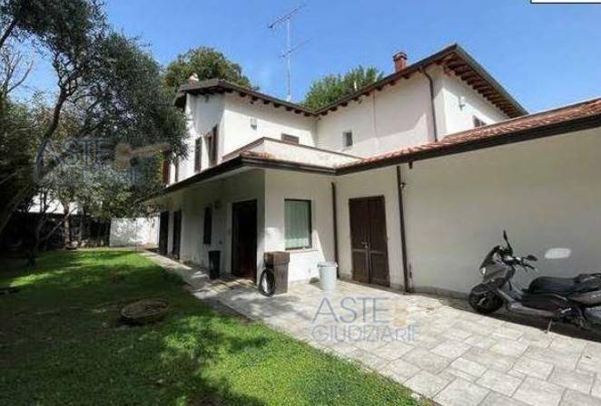 casa indipendente in vendita a Pisa in zona Tirrenia
