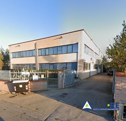 capannone in vendita a Pisa in zona Tribunale