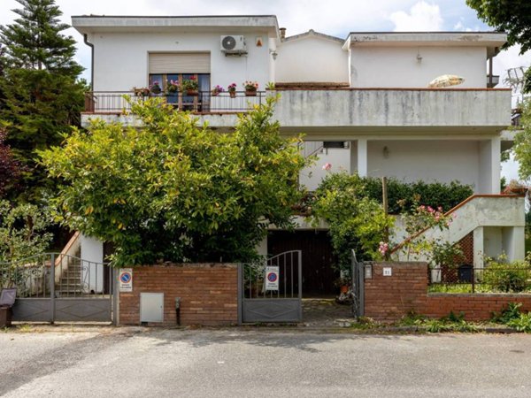 casa indipendente in vendita a Pisa in zona Porta Nuova