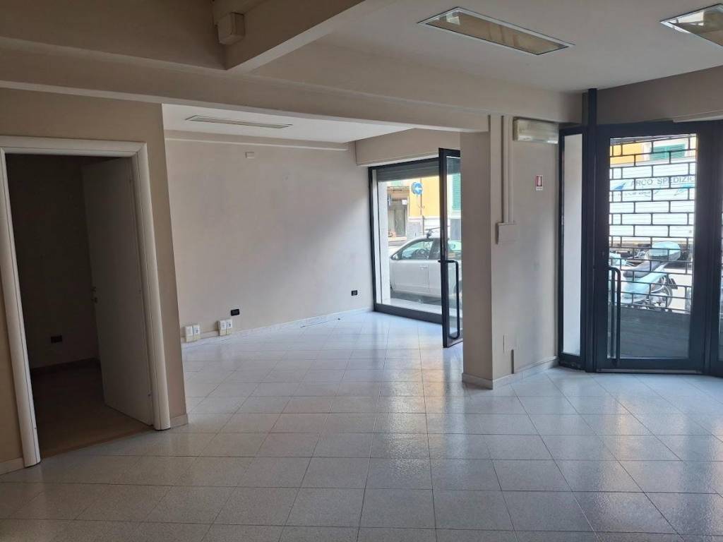 negozio in vendita a Pisa in zona Stazione