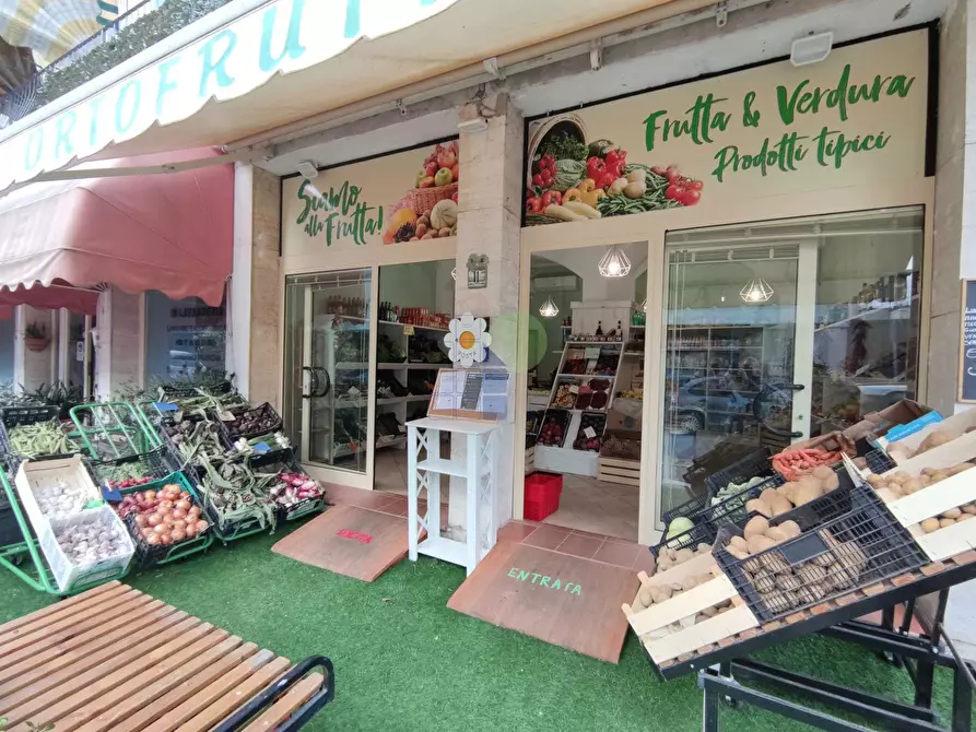 negozio in vendita a Pisa in zona Tirrenia