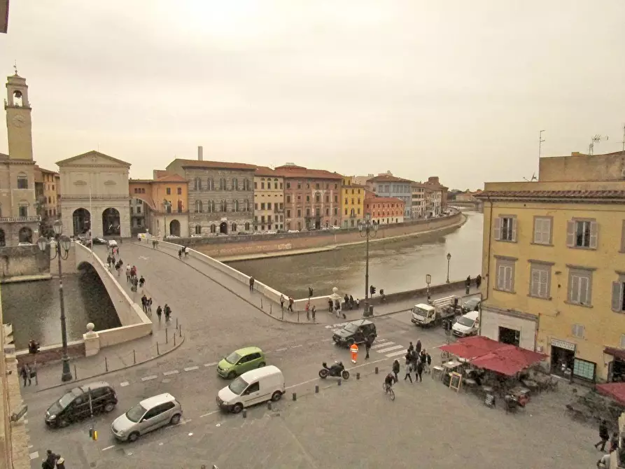 negozio in vendita a Pisa in zona Lungarni